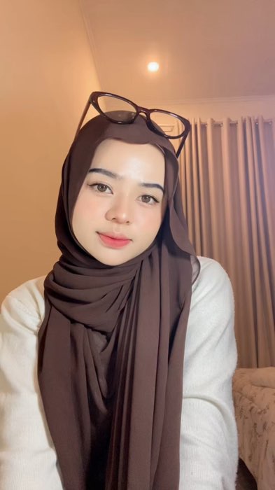 Hijab pashmina favorite aku🥹 @.kajati hijabnya gemes banget🥹🤧 #hijabstyle #pashmina #hijabpashminacerutybabydoll #pashminaceruty