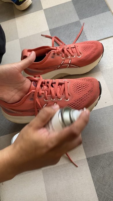 Pembersih sepatu tanpa air #pembersih sepatutanpaair #sepatubersih #sepatuwanita #sepatupria #sepatusneakers
