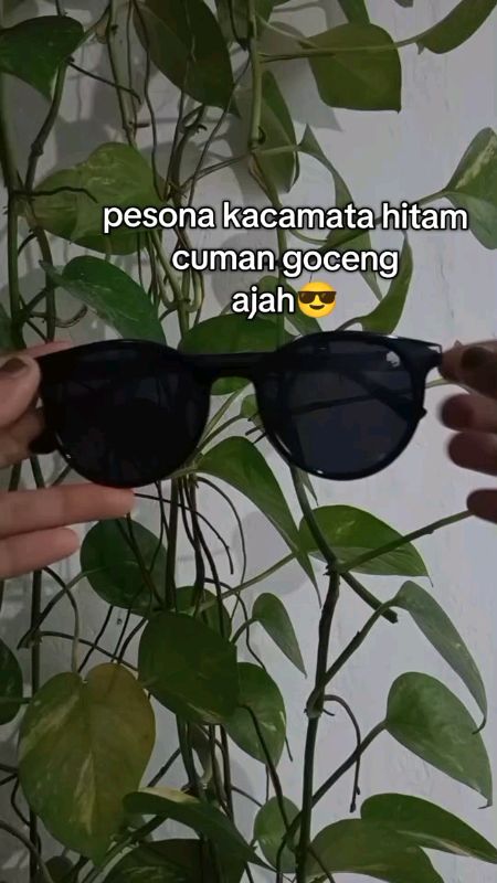 yukk mumpung masih libur lebaran, kacamata hitam cuman 5rb aja masih dapat kembalian lagi🥰#kacamata #kacamatamurah #kacamatahitam #fyp #shopeevideo