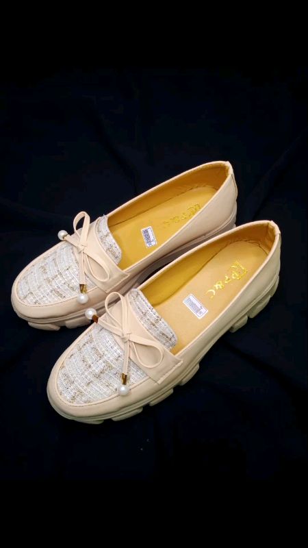 sepatu docmart flat shoes 5 cm kekinian #sepatudocmart #sepatuflatshoes #sepatukekinian #TermurahDiShopee #viral #ootd #outfit #sepatukorea #terlaris