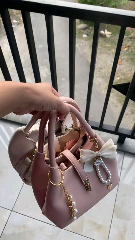 #taswanita #tasselempang #taswanitamurah #tascantik #trending #trendingvideo #fypシ #fypage #tasestetik