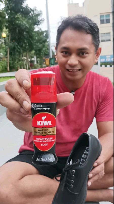 #GakNyeselBeliIni #ViralDiShopeeVideo #ShopeeCOD #PromoNonStop #kiwisemirsepatu #kiwiinstantpolish #pengkilapsepatu