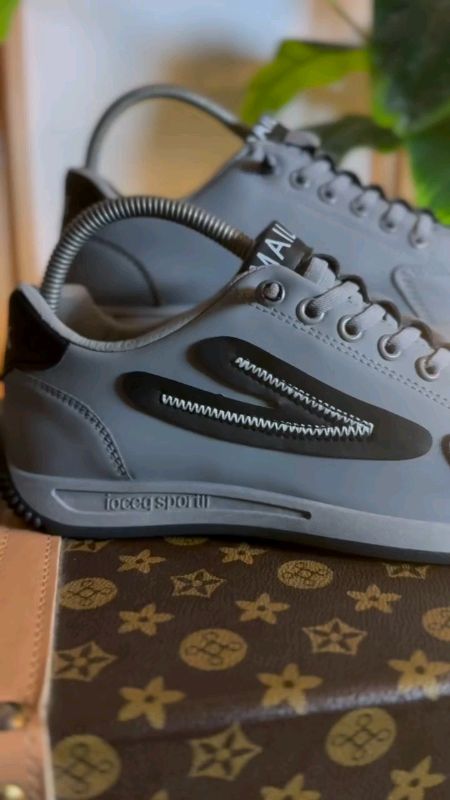 rekomendasi sepatu sneakers pria keren K-40 😍#sepatu #sepatusneakers #nyamandipakai #rekomendasi #sepatukeren