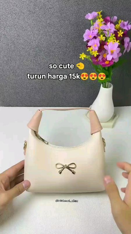So cute gemesss poll #taswanita #SpillBawaBerkah #SpillRacunShopee #tasselempang #RacunShopeeCheck #tasselempangwanita #ShopeeLook #ShopeeFashionHaul