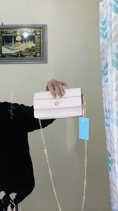 #OOTDFashionShopee #tasselempang #slingbag
