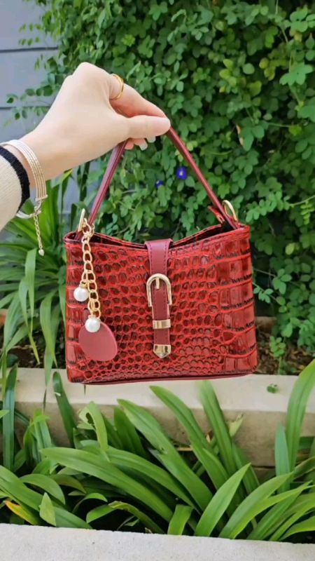 Ada Yang Baru Lagi #tas #tasmini #tasselempang #taskekinian #tasselempang #diskonshopee