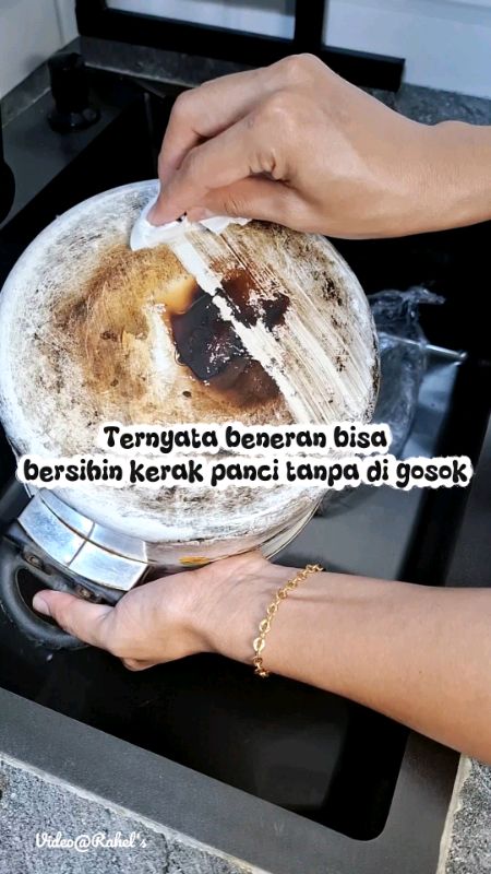 pembersih kerak panci tanpa di gosok #pembersihpanci #pembersihpancigosong #pembersihpanciviral #pembersihpanciampuh #pembersihkerakpanci #kerakpanci