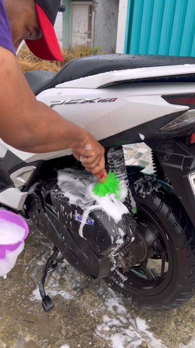 Wheel Brush Sikat Cuci Motor #whellbrush #sikatcucimobil #sikatcucimotor #ShopeeCOD #shopeevideo