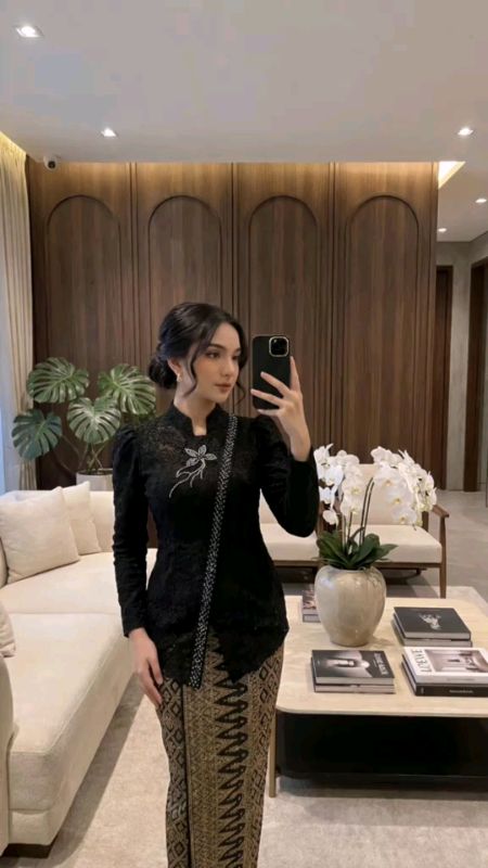 Kebaya modern semewah ini! Pas banget buat kondangan & wisuda! Yuk langsung klik keranjang di bawah ya!! #kebaya #kebayamodern #ootd #racunshopee