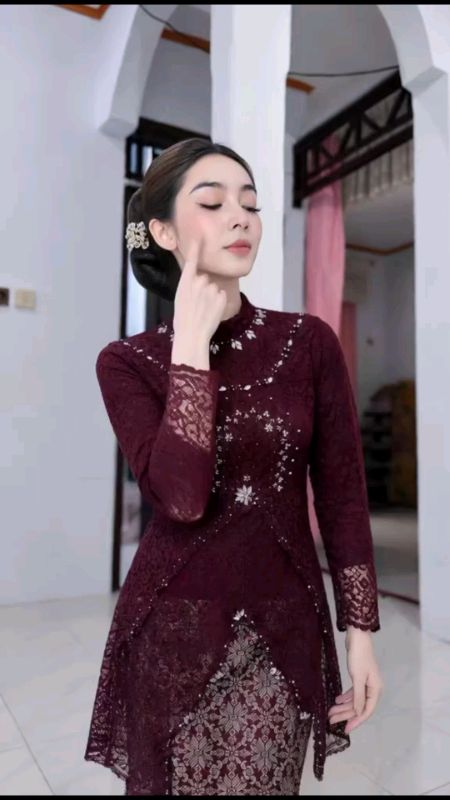 Akhirnya nemu kebaya wisuda impian yang anggun & premium. Auto jadi pusat perhatian! klik keranjang dibawah. #KebayaModern #KebayaViral #kebaya