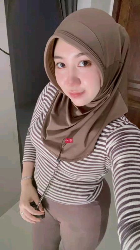 #kaos #kaosgariswanita #shoppeevideo #montokcantik #OOTDFashionShopee