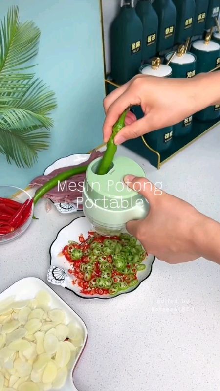 alat pemotong serbaguna #pemotongsayuran #pemotongsayuranelektrik #pemotongbawang #pemotongserbaguna #chopper #choppermini #chopperdaging #RacunShopee