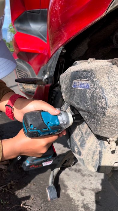 ￼COD-Cordless Impact Wrench 588V 680N/M Bor Impact Baterai 2 Baterai Impek Baterai Kunci Wrench Rechargeable Impact Impact Tekiro Baterai #ShopeeCOD