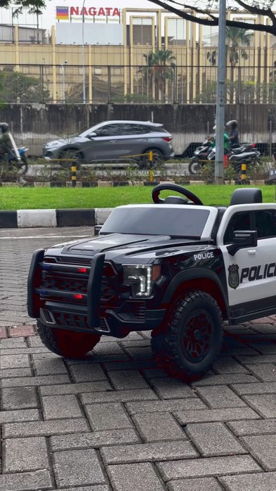 Mainan Mobil Aki Yukita Police 😍