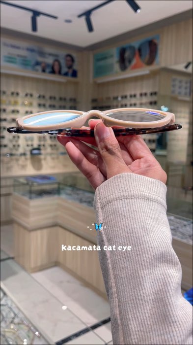 Kacamata cat eye bisa buat plus juga loh #gentlymorley #kacamatanormal #kacamataminus #kacamatacilinder #kacamatafashion #ringandipakai #antiuv