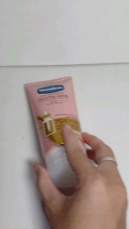#Vaselineid #BeautyClinicGradeSerum