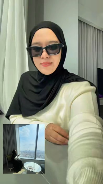 Pakai kaca mata kece, bikin penampilanmu  makain asiik 🤗