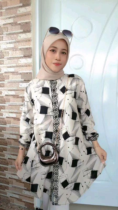 Ayok tebak kak, yang aku pakai warna apa? 😍 #RacunCantikShopee #ShopeeFashionHaul #SpillRacunShopeeHaul #RacunShopee