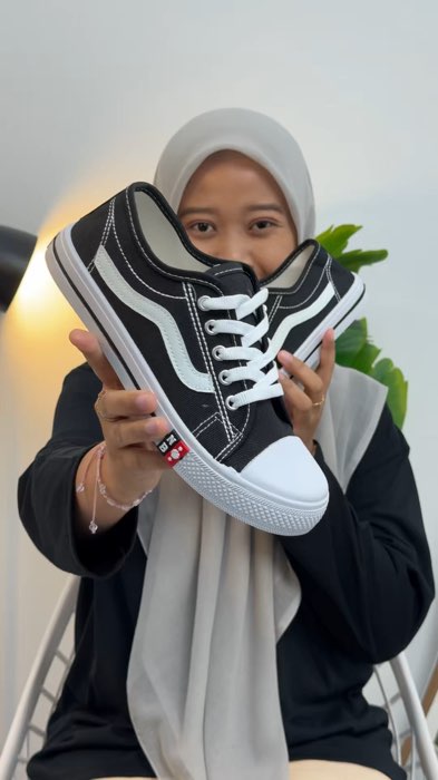 Sepatu sekolah anak hitam putih kanvas sol karet anti slip🤩 #sepatusekolah #sepatuanak #sepatuhitamputih #sepatukanvas #sepatukasual