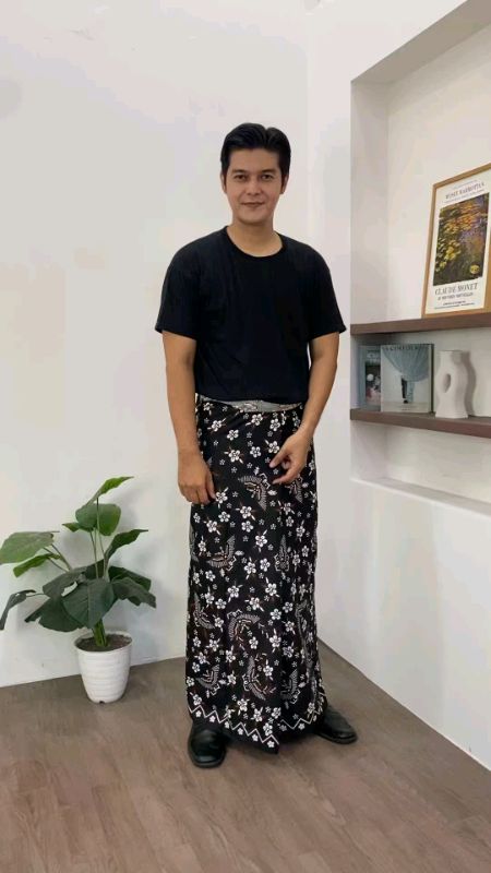 Sarung Batik Motif Gus Haikal adem,nyaman dipakai dan tidak luntur.#fyp #sarungbatik #sarungpriadewasa #sarungpria #sarungpriamodern