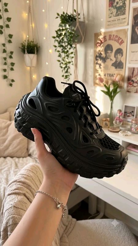 #sepatuolahraga