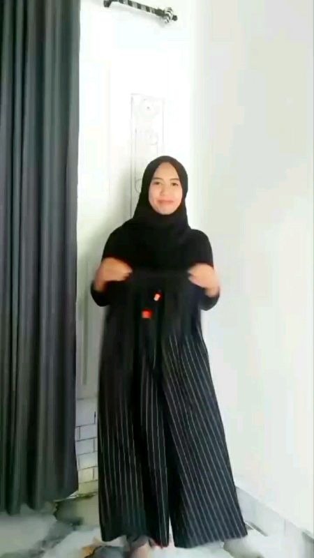 nyaman banget celananya buat sehari hari#celanapanjangwanitastripesalur #RacunShopee #outfitdeas #fyp #celanamurah