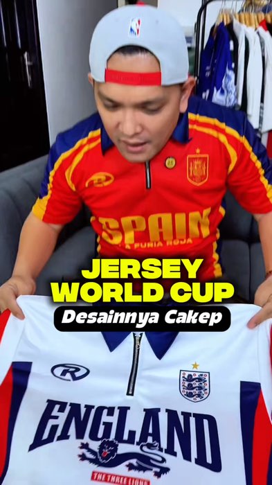Bahannya lembut dipake nyaman model setengah zipper edisi world cup keren banget #jerseylokal #jerseyrjpproject #jerseyworldcup