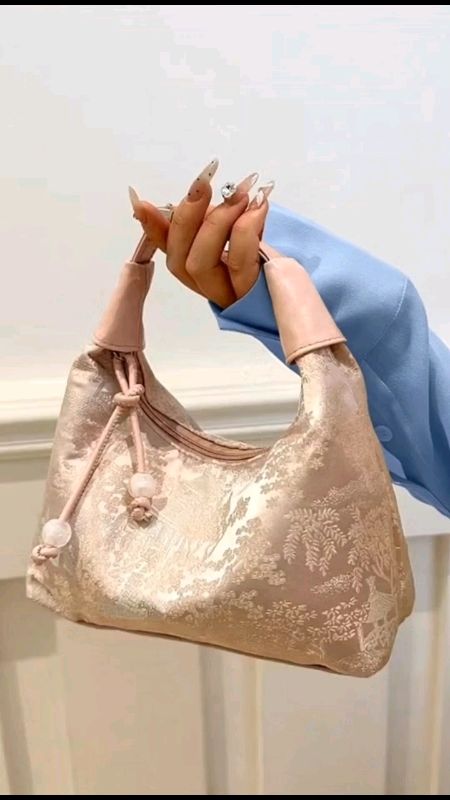 tas wanita bordir #tastangan #taswanita #tastanganwanita #taswanitamurah #SpillRacunShopee #DiskonRacunShopee #SpillBawaBerkah #PromoNonStop #shopee