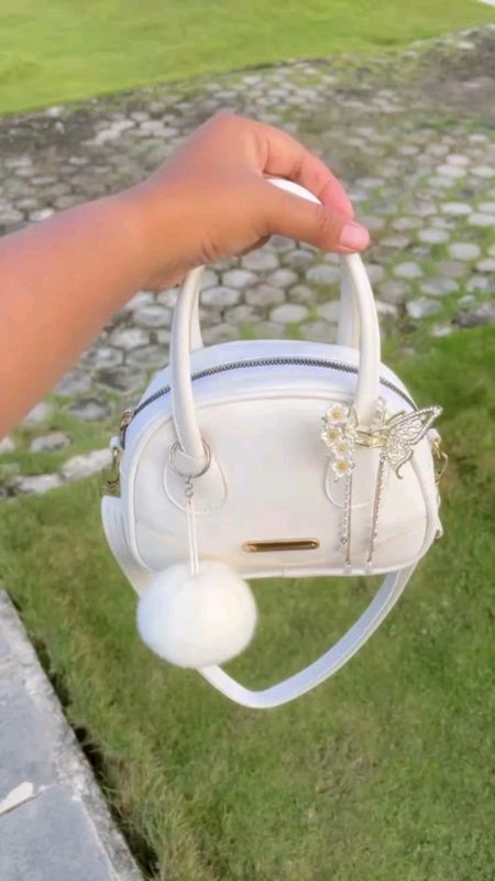 mini handbag cute🥰 I#PromoNonStop #ShopeeCOD #ViralDiShopeeVidio #fyp #GakNyeselBeliIni #GratisOngkirRP0 #Diskon50Persen #SpillBawaBerkah