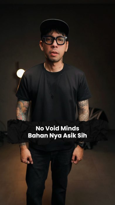 Kaos fitted tee yang menggunakan bahan cori khas no void minds! #kaos #kaospolos #fittedtee #tshirt #mensfashion #menswear