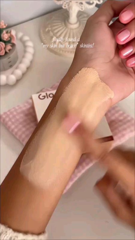GLAD2GLOW FLAWLESS BLURRING Skin Tint 15g #glad2glowflawlessblurringskintint #ShopeeLook #RacunShopee #shopeevideo #ShopeeBeautyHaul