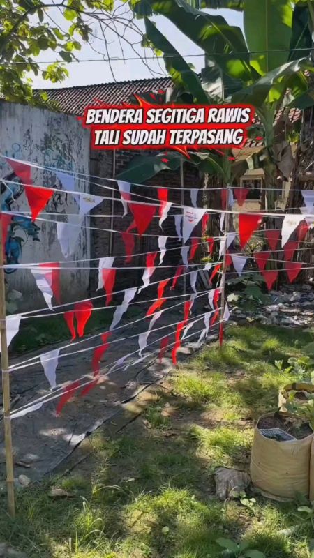 bendera segitiga rawis tali sudah terpasang #benderasegitigamerahputih #benderasegitigakainwarnawarni #dekorasi17an #benderasegitigarentengmerahputih