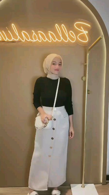 rok viona bahan semi wool 🥰#vionaskirt #fyp #rokviona	 #RacunShopee #ShopeeLook #RacunShopeecheck #ShopeeFashionHaul #ShopeeBeautyHaul #shoulderbag