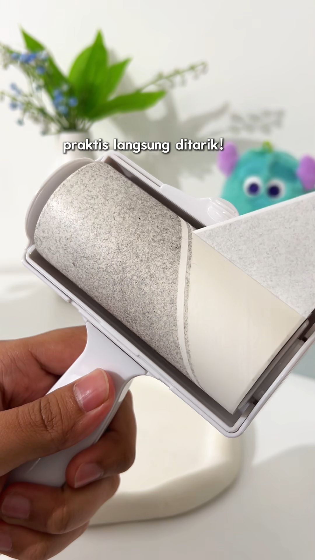 wajib punya lint roller ini, terutama yang banyak anabul dirumah #OhsomeIndonesia #lintroller #pembersihbulu #ohsomeindonesiaofficial