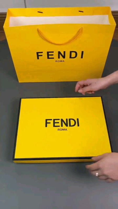 Tshirt Fendi #RacunShopee #ShopeeLook #ShopeeFashionHaul #GratisOngkirRP0 #ViralDiShopeeVideo #fyp #luxury #kaos #kaosmurah #tshirt