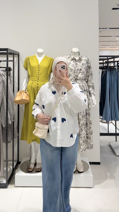 #kemejawanita #jeansdianarestu #jeanshighwaist #ootdbundadari