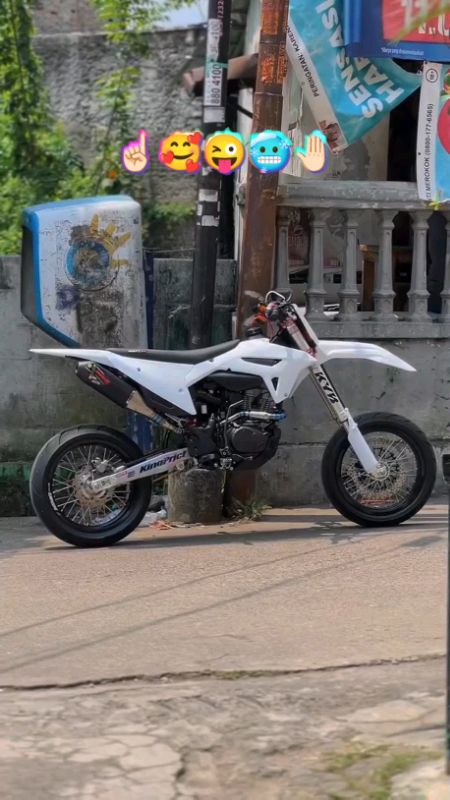 tampilan motor makin keren pakai bodyset crf450 hrv 💯#crf450 #hrvmx #stangnk #knalpot #bodysetcrf450  #stangmotor #swingarmscarlet #fyp #promoshopee