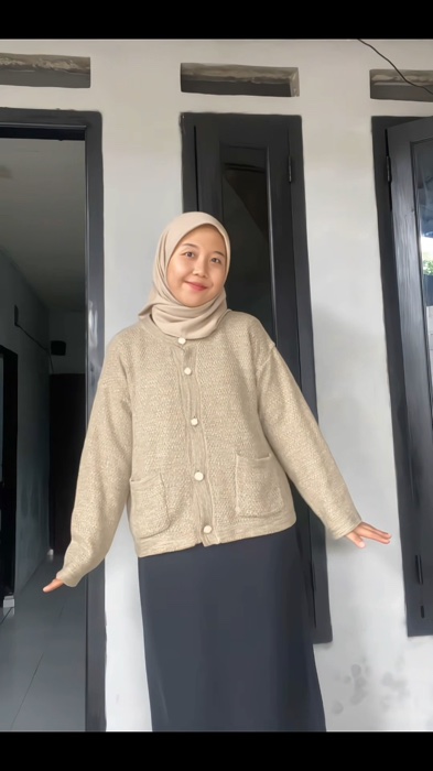 Outfit simple & nyaman buat daily 🤍 Cardigan nya aku tag di keranjang ya#shopeevideo #outfitsimple #daily #hijabdaily