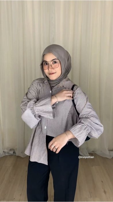 #dopeandadapt #lilyshirt #blousewanita #kemejaoversize #oversizeshirt #kemejawanita #outfitideas #outfitmurah #fashion #ootdhijab #hijabstyle