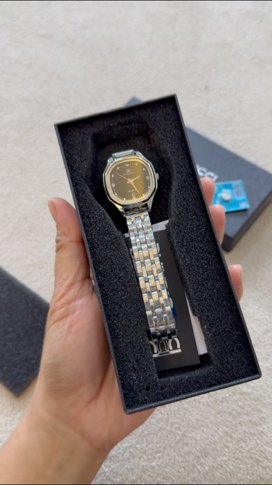 Udah lama banget ngincer jam tangan iniiii cocok buat tangan aku yang kiciiiiii😙😙