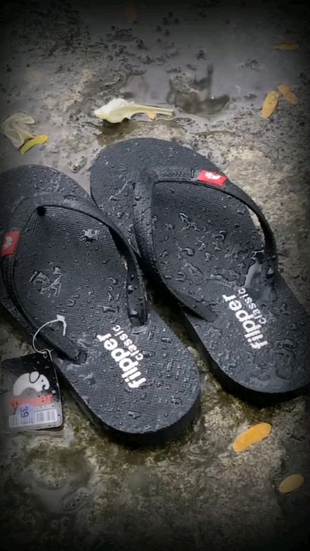 si hitam manis😍😘#RacunShopeeOOTD #SpillRacunShopee #SpillBawaBerkah #GratisOngkirRP0 #ShopeeCOD #GakNyeselBelilni #RacunShopee #sandalfilpper