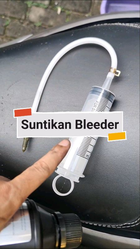 Suntikan Bleeder Minyak Rem.Motor #RacunShopee #shopeemotor #perawatanmotor #minyakrem #tipsandtricks #BleedingMinyakRem #rempakem
