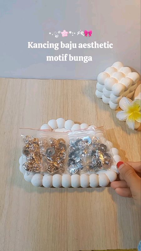 #kancingbajuaesthetic #kancingbaju #kancingbajucantik #kancingbajuwanita #spillbawahberkah #racunshopeecheeck #GratisOngkirRP0‍ #PromoNonStop #fypage