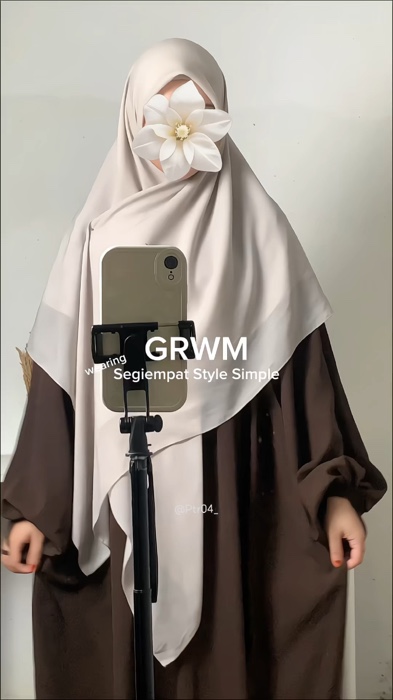 warna ivory🤍#ShopeeLook #RacunShopee #ShopeeFashionHaul #shopeefitcheck #segiempatsyari #alqeerahijab #outfitlebaran #LebaranVersiKu #OOTDRamadan