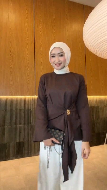 fitcheck lovee outfit simpleku, blousenyaa cakeupp deeh, spill semua cek postingan😍 #OOTDFashionShopee #ViralDiShopeeVideo #RacunShopee #Diskon40RB
