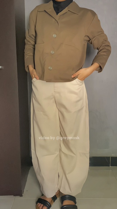 Aku pakai size M warna Mocha. Tersedia size M dan L. #outerhulm #fashionwanita #outer