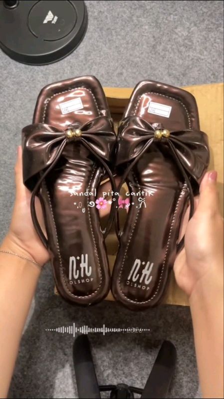 sandal wanita selop teplek #sandalwanita #sandalselop #sandalteplek #sandaldaily #sandalkekinian #sandalsantai #sandalslop #sandalwanitaterbaru