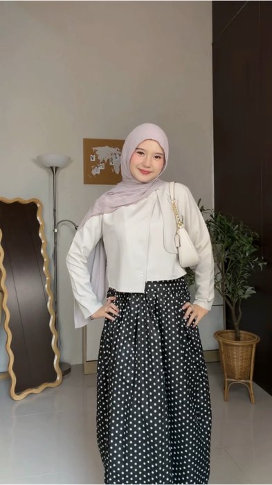 suka bgt sama outfit ini🖤