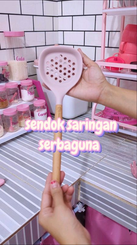 masak pakai sendok saringan minyak pink #sendoksaringan #sendoksaringanserbaguna #sendoksaringanminyak #sendoksilikon #silicontebal