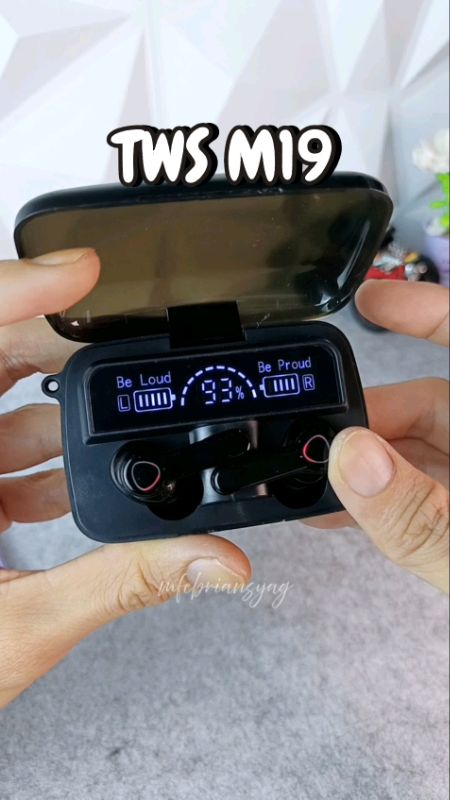 MULTIFUNGSI. TWS M19 headset bluetooth powerbank LED. #tws #M19 #headsetbluetooth #earphonebluetooth #twsfullbass #SpillBawaBerkah #ShopeeCOD
